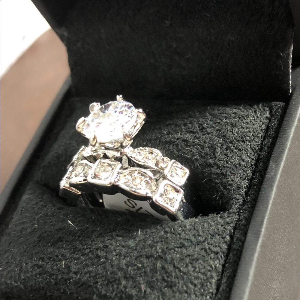 CZ Platinum Plated women’s Bridal Set. NWT Sz 8.